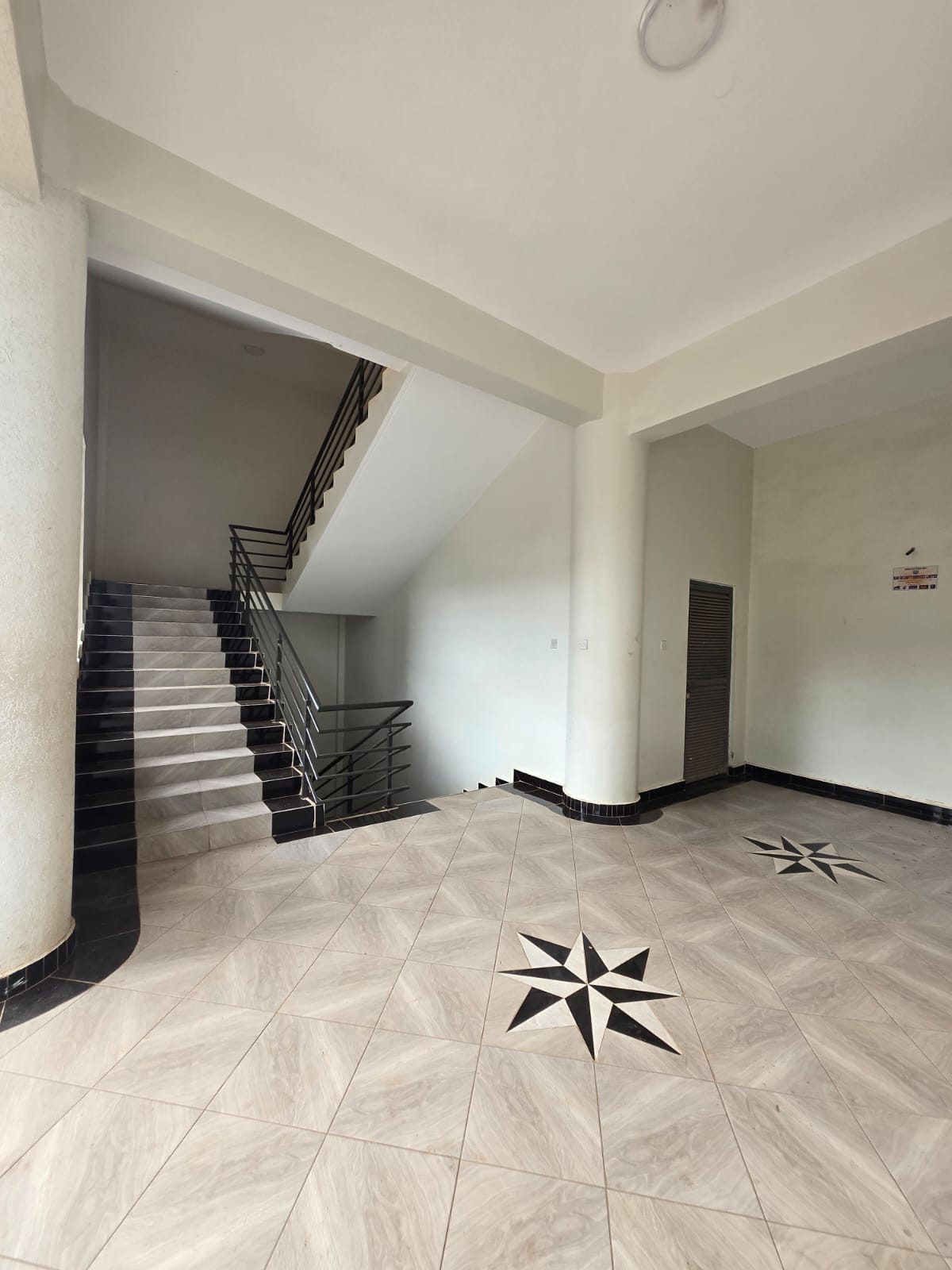 KampDavid Mall interior